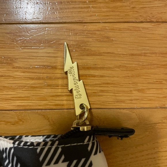 Betsey Johnson makeup bag/wristlet - Picture 5 of 7